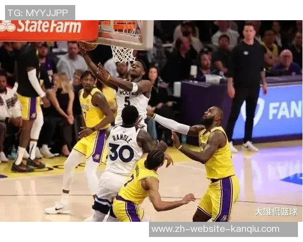 东詹联手砍下65分湖人遗憾不敌森林狼总分落后